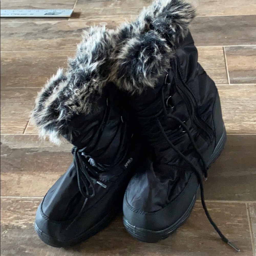 Women’s Snow Boots Size 8
